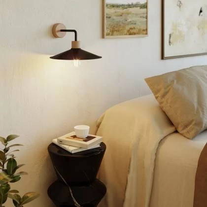 Lámpara de pared de madera con pantalla y extensión curva