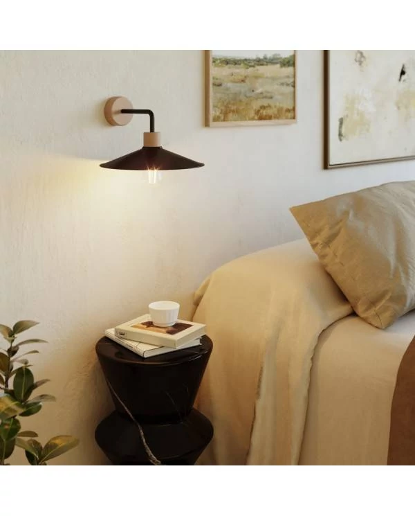 Lámpara de pared de madera con pantalla y extensión curva