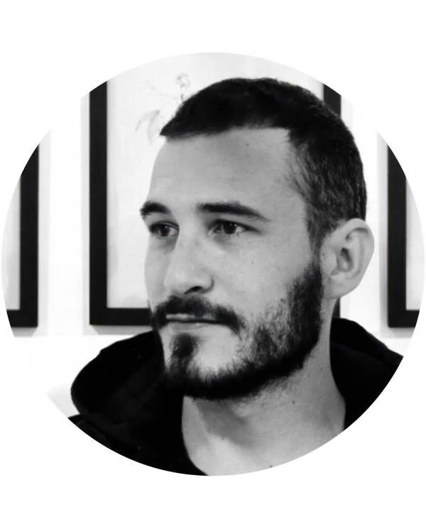 Pantalla de madera con ilustración de varios artistas, doble cara