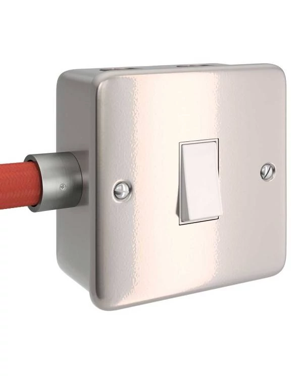 Caja metálica de pared con interruptor