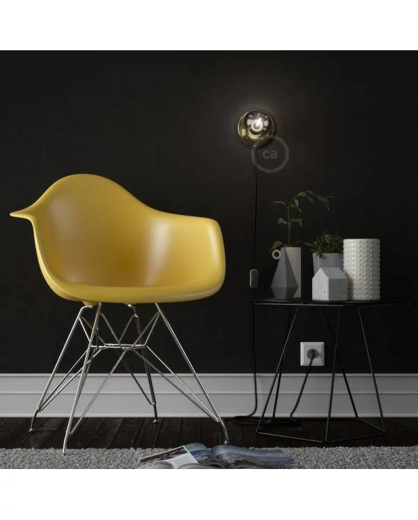 Spostaluce, el punto de luz en metal con cable textil