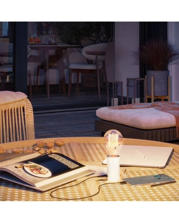 SI! Lámpara de mesa 5V con bombilla A60