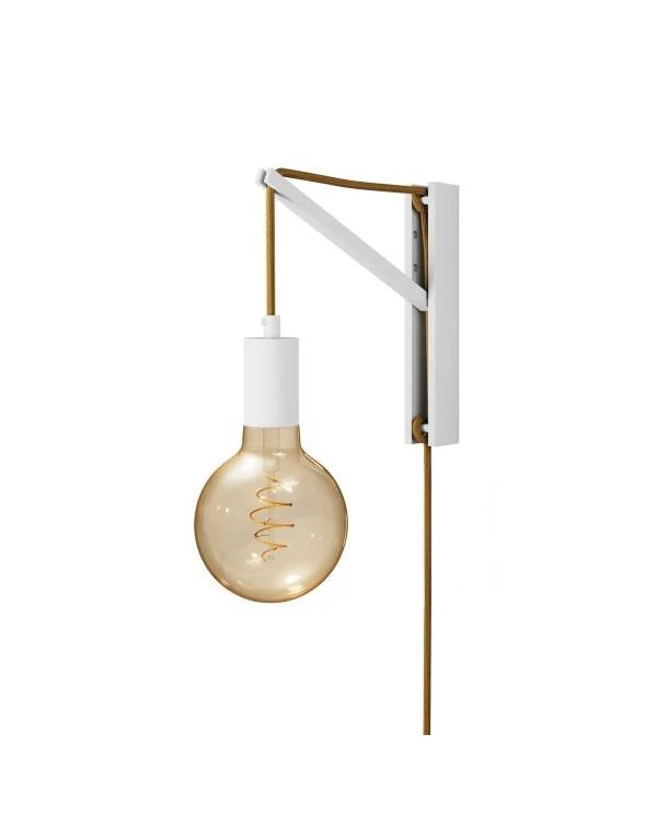 Aplique de pared de metal con enchufe