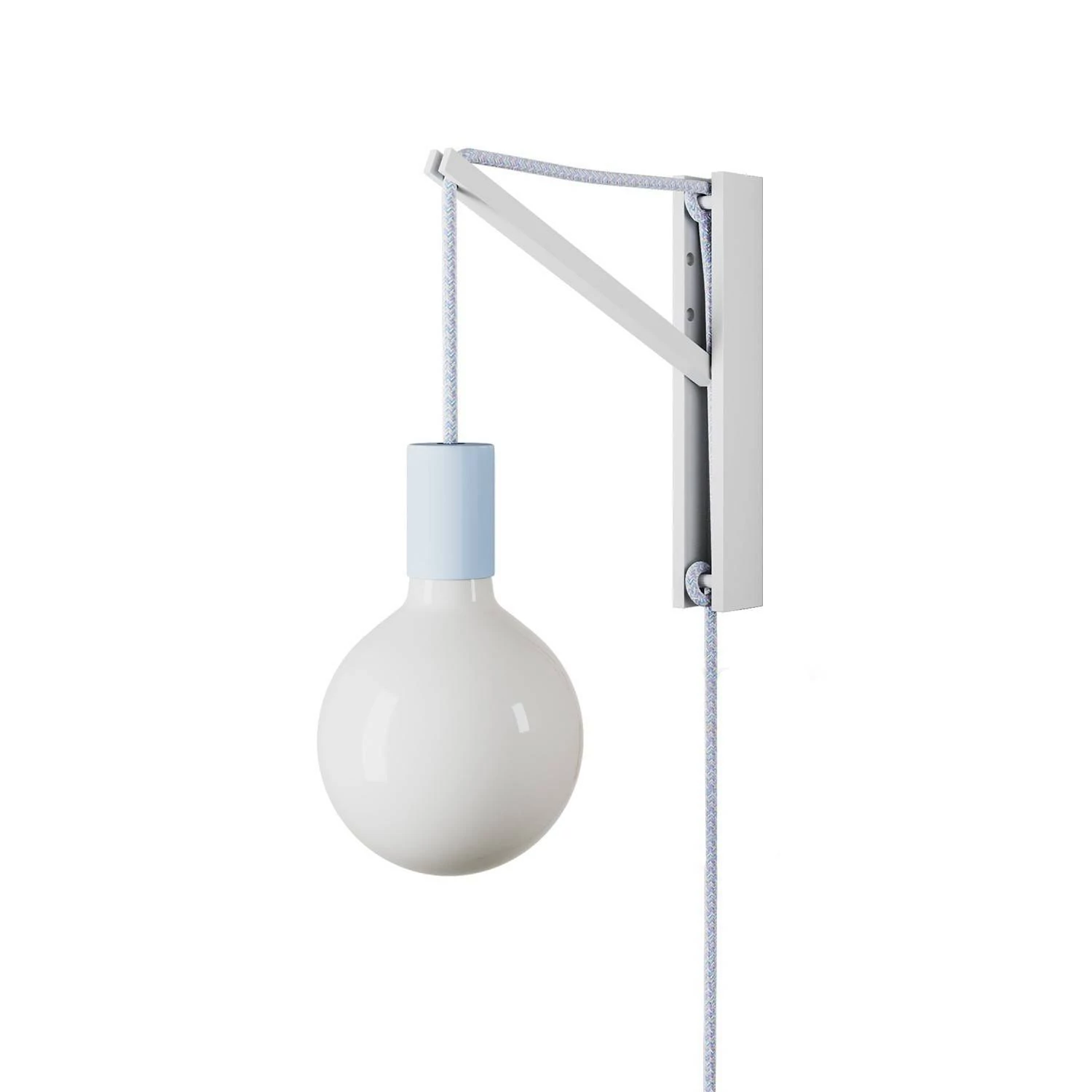 Aplique de pared de metal con enchufe