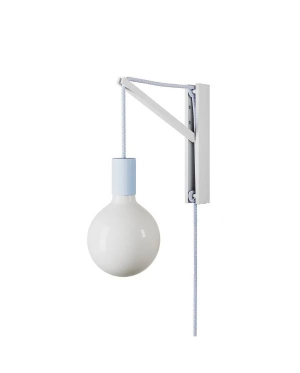Aplique de pared de metal con enchufe