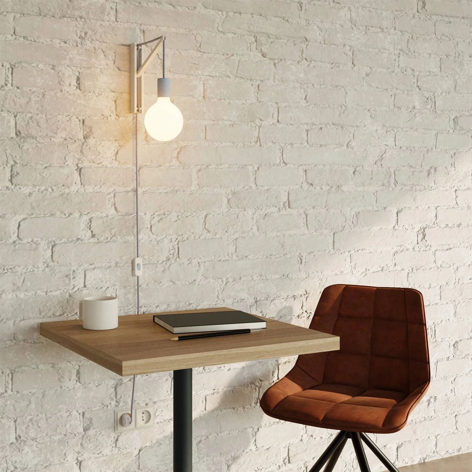 Aplique de pared de metal con enchufe