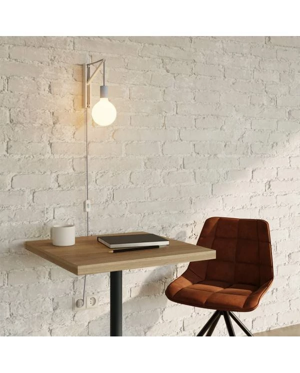 Aplique de pared de metal con enchufe