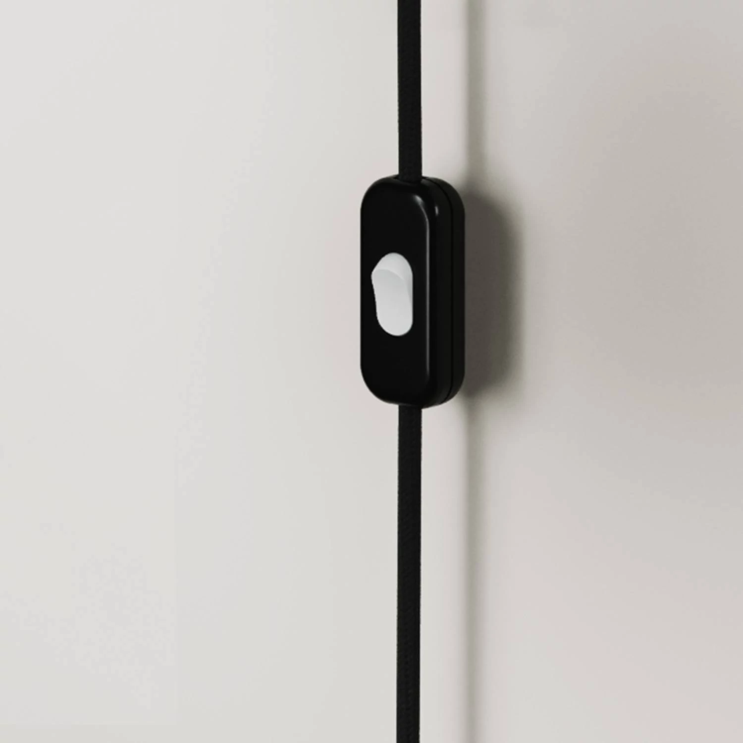 Aplique de pared de metal con enchufe
