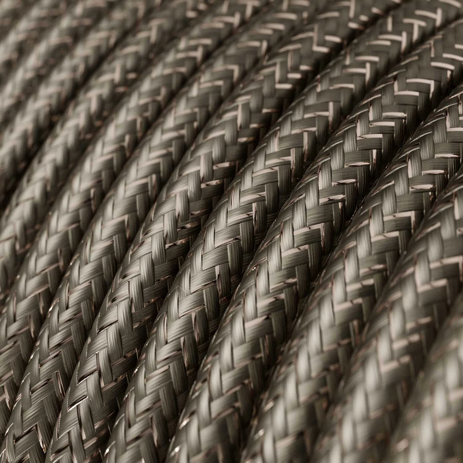 Lámpara industrial de metal con cable textil