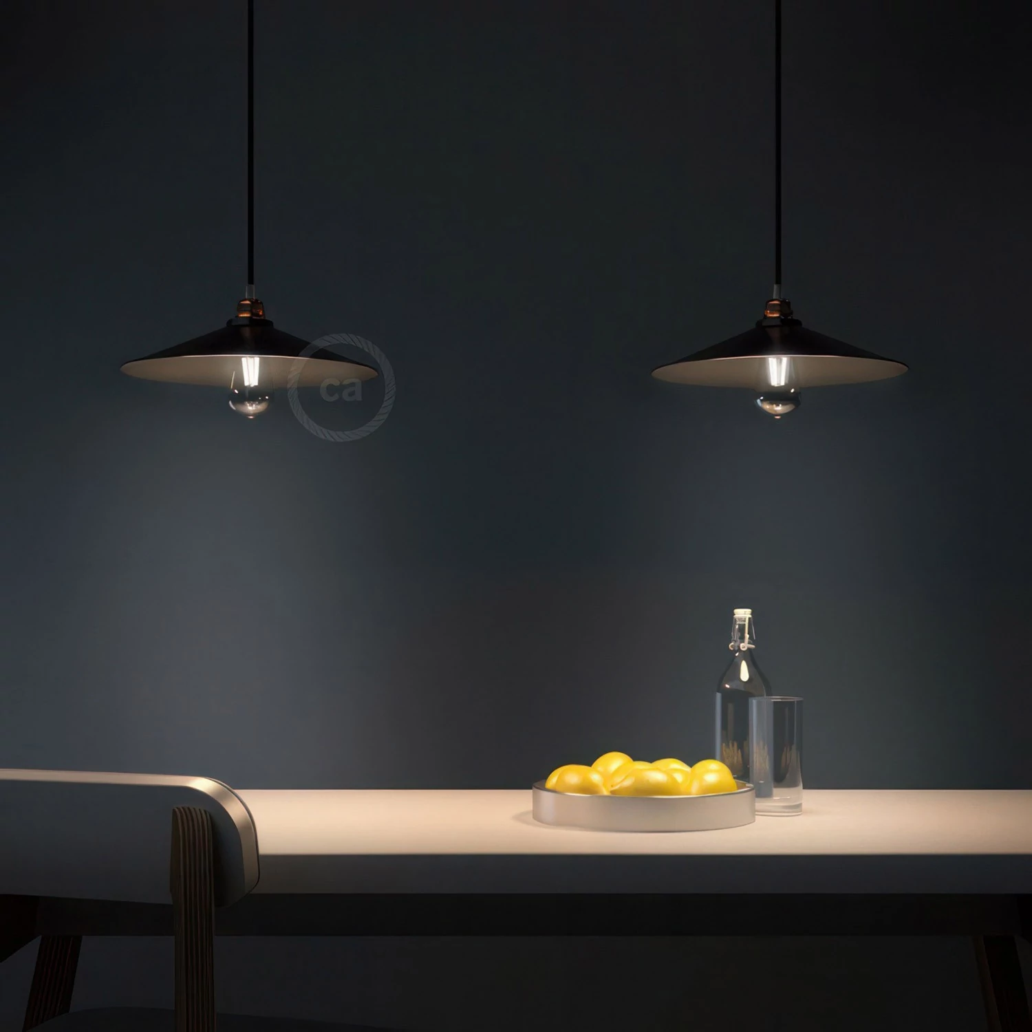 lámpara minimal con pantalla plana grande