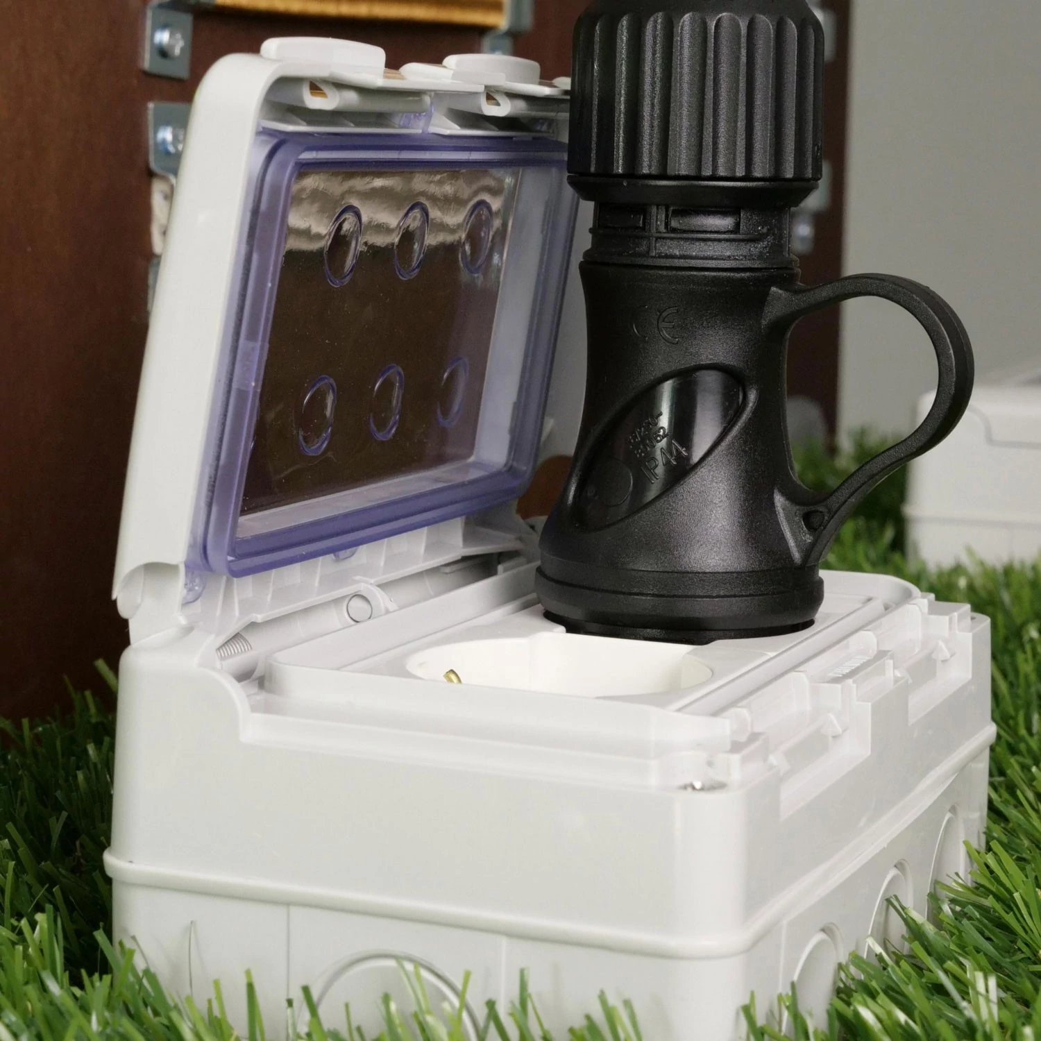 Enchufe eléctrico IP44 para exteriores