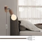 Lámpara Spostaluce con articulación de madera orientable