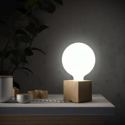 Cubetto: Lámpara de mesa en madera natural - Creative Cables