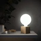 Cubetto: Lámpara de mesa en madera natural - Creative Cables