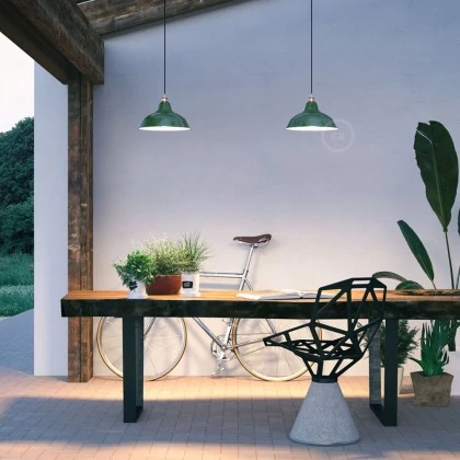 Lámpara estilo Industrial con pantalla de metal esmaltada