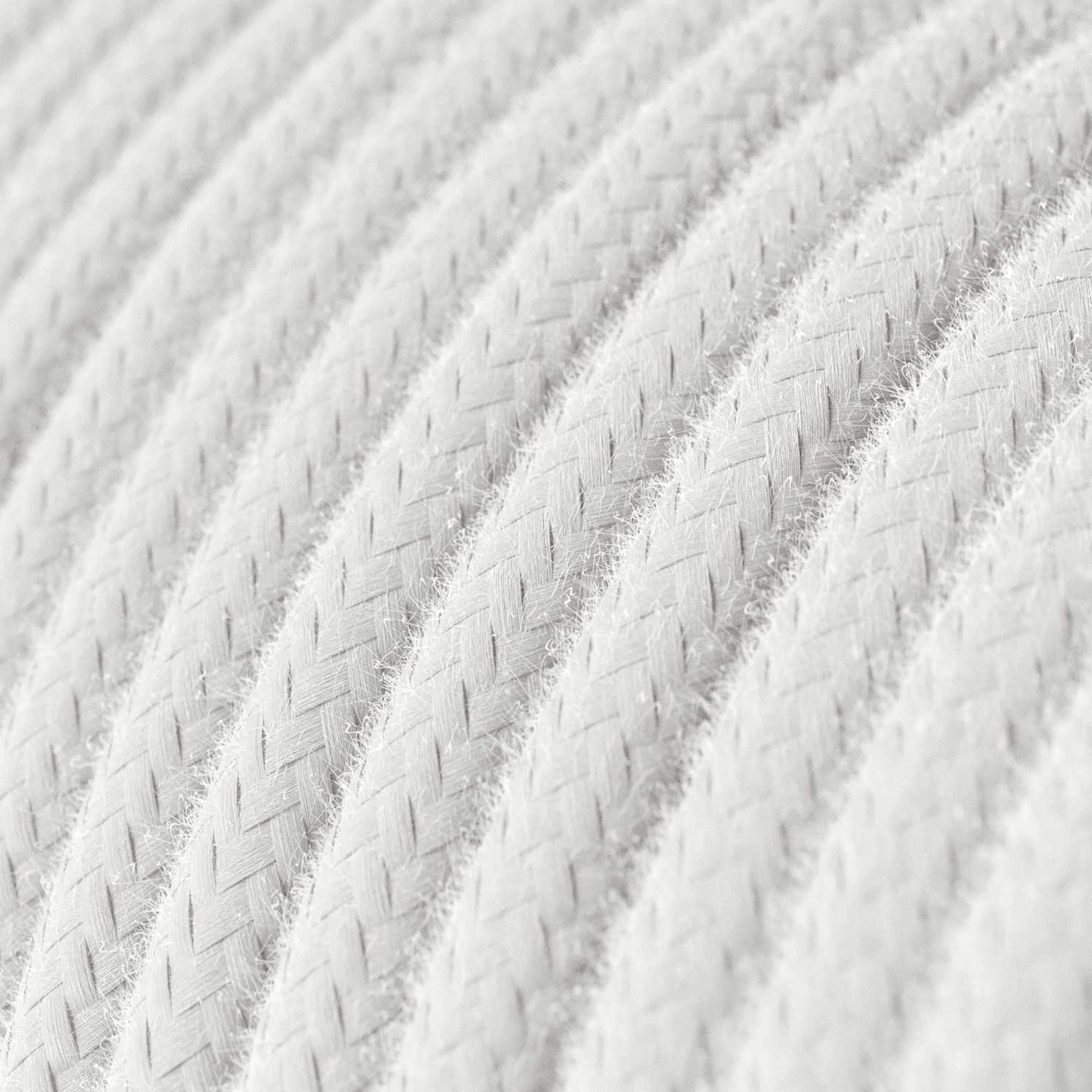Lámpara de araña moderna sobre rieles de metal con cable textil