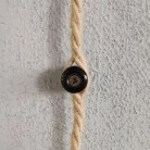 Aislador de porcelana para la fijación de cables trenzados