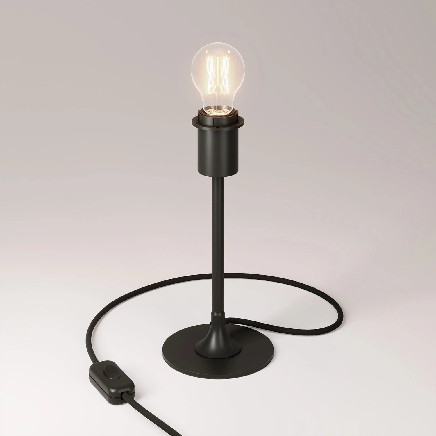 Lámpara de mesa de metal para pantalla.