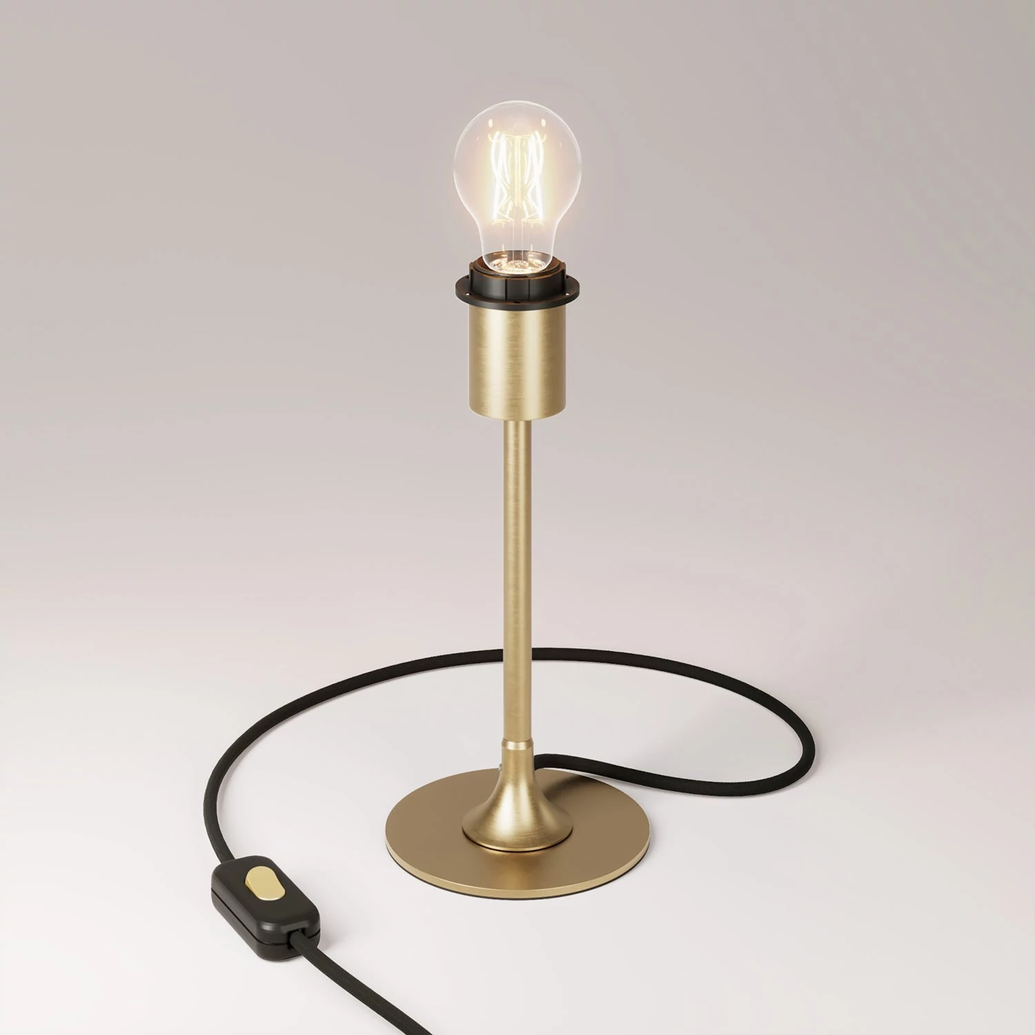 Lámpara de mesa de metal para pantalla.