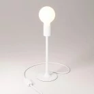 Lámpara de mesa de metal con bombilla vista