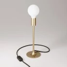 Lámpara de mesa de metal con bombilla vista
