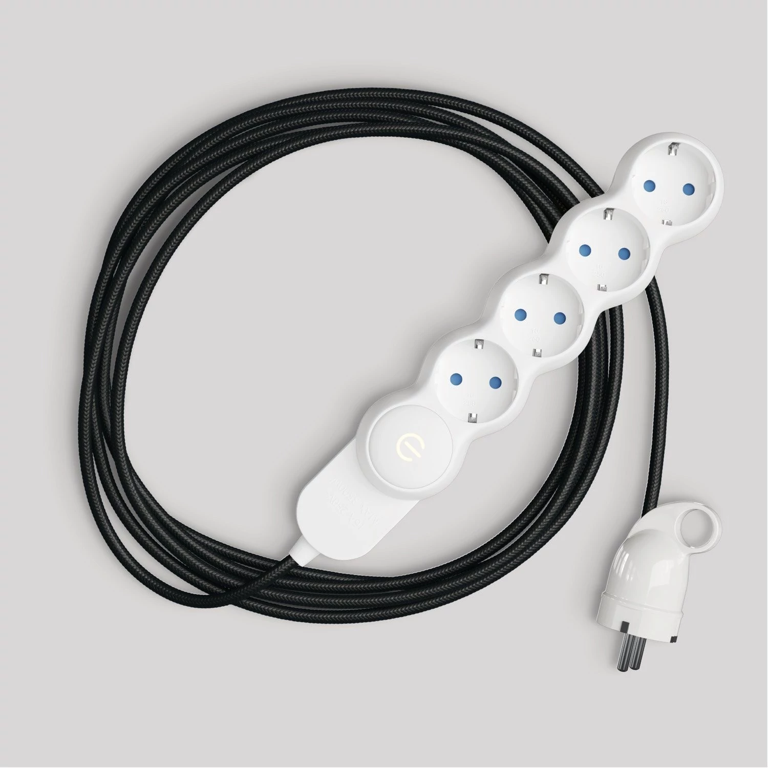 Multienchufe alemana con cable de tejido negro brillante