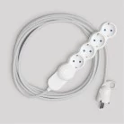 Multienchufe alemana con cable de tejido blanco brillante