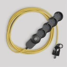 Multienchufe alemana con cable de tejido amarillo brillante