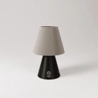 Lámpara portátil con base y pantalla de madera personalizables