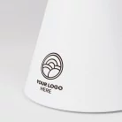 Lámpara portátil con base y pantalla de madera personalizables