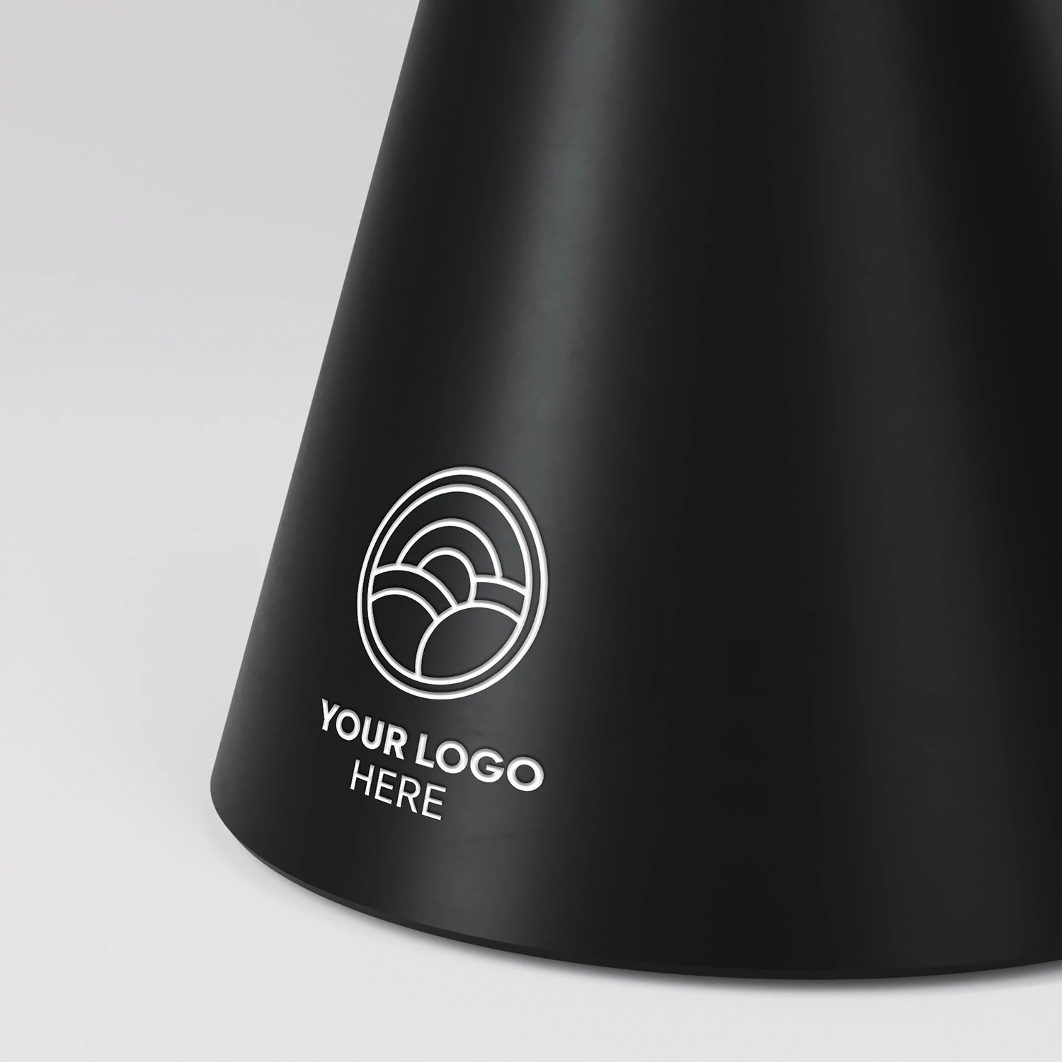 Lámpara portátil con base y pantalla de madera personalizables