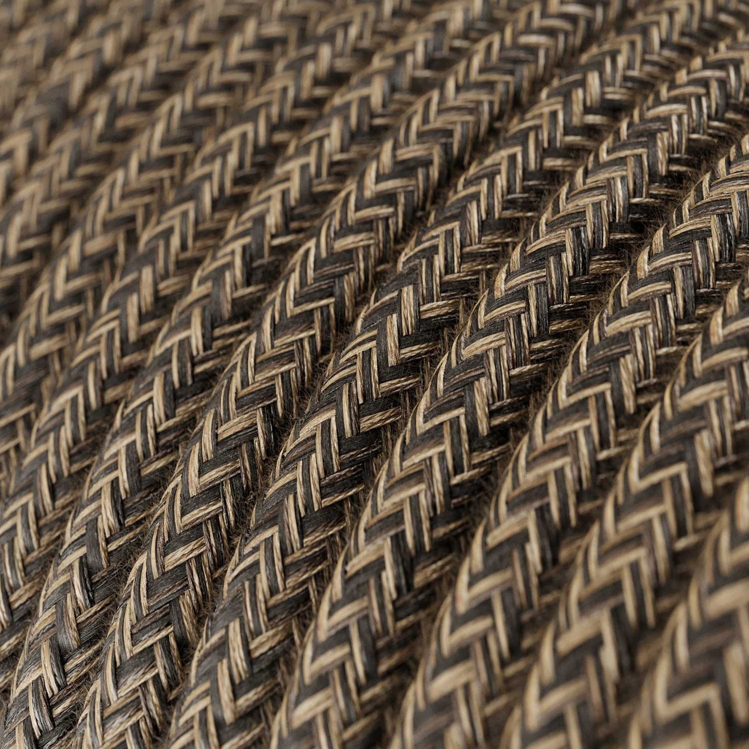 Snake, cableado con acabados en madera y montaje a pared