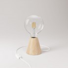 Lámpara de mesa con base de aliso y bombilla transparente