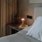 Lámpara portátil LED recargable con bombilla esférica