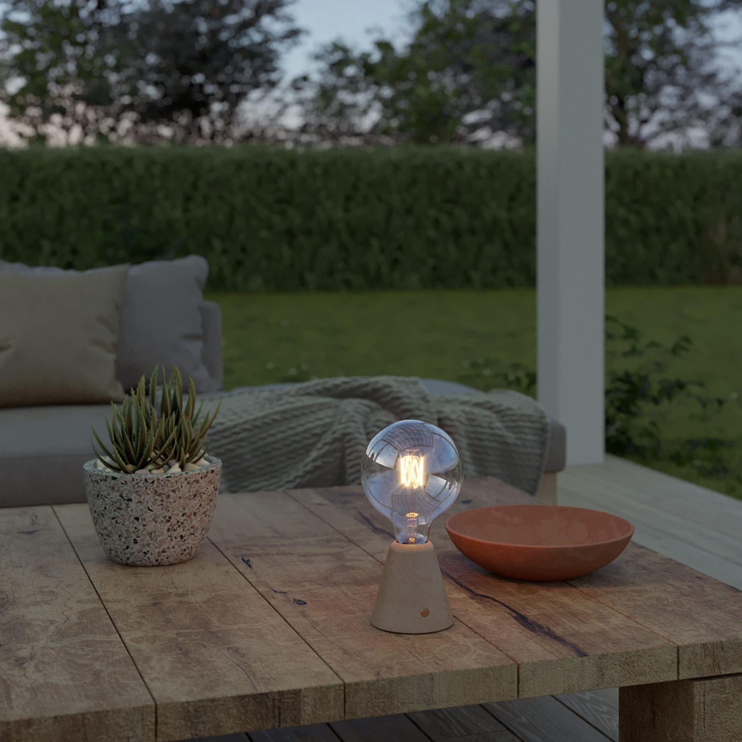 Lámpara portátil LED recargable con bombilla esférica