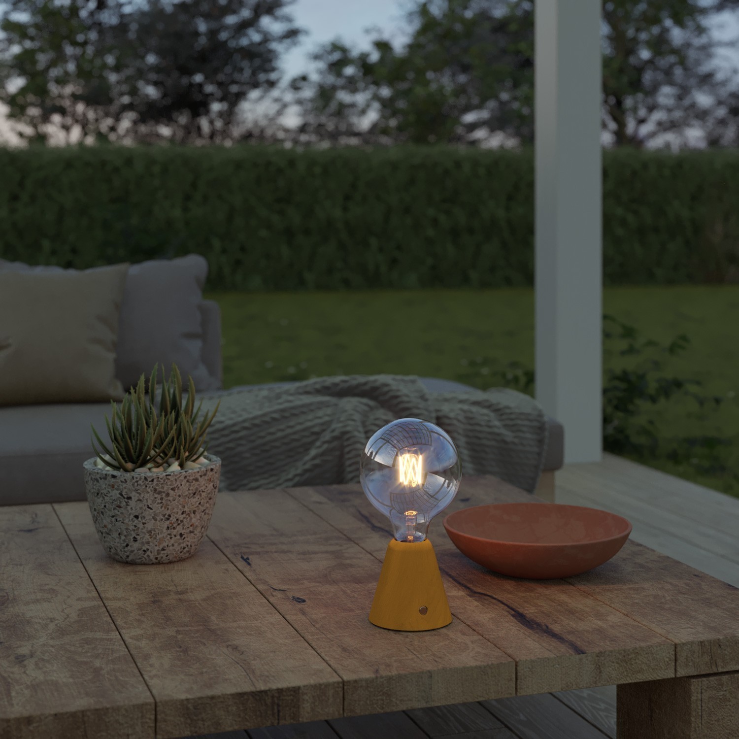 Lámpara portátil LED recargable con bombilla esférica