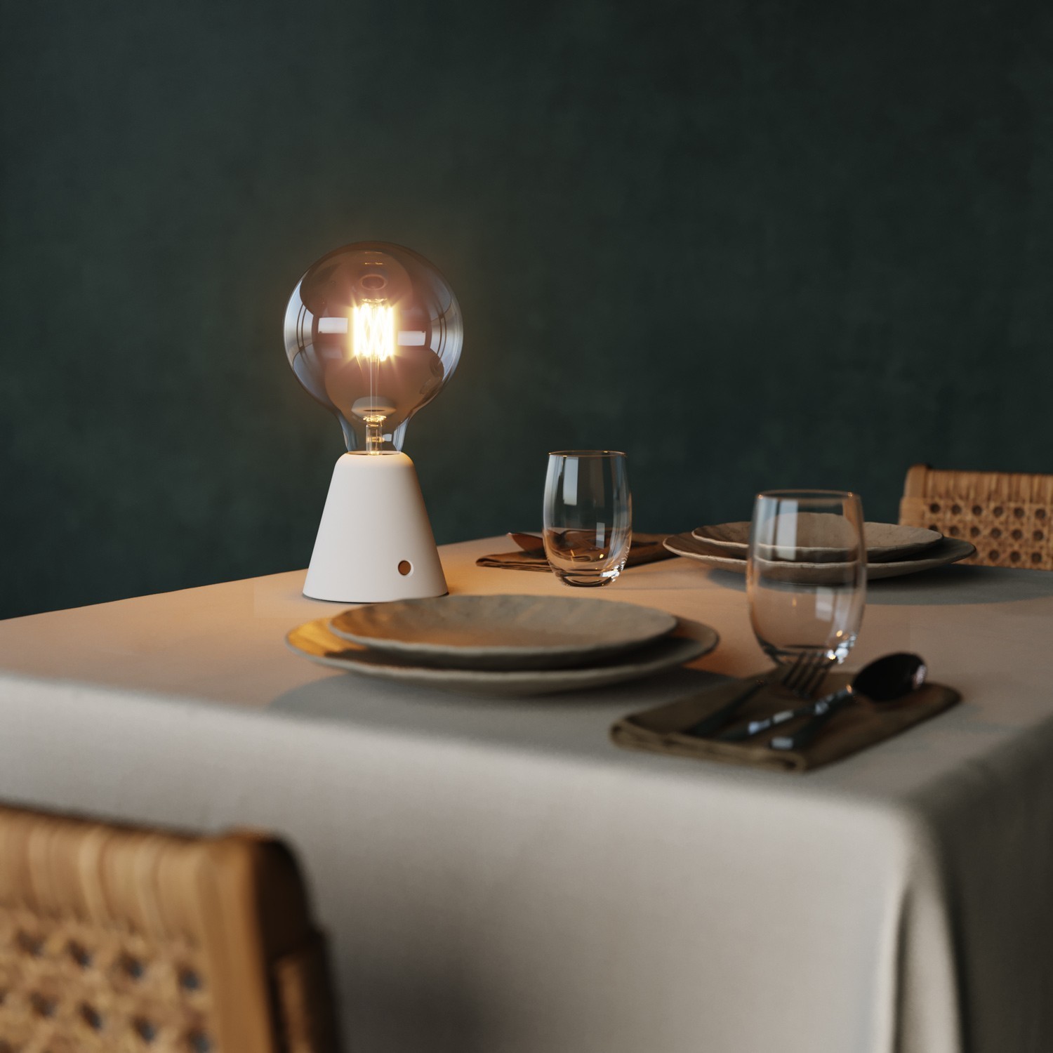 Lámpara portátil LED recargable con bombilla esférica