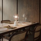 Lámpara portátil LED recargable con bombilla esférica