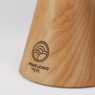 Lámpara portátil con base de madera personalizable