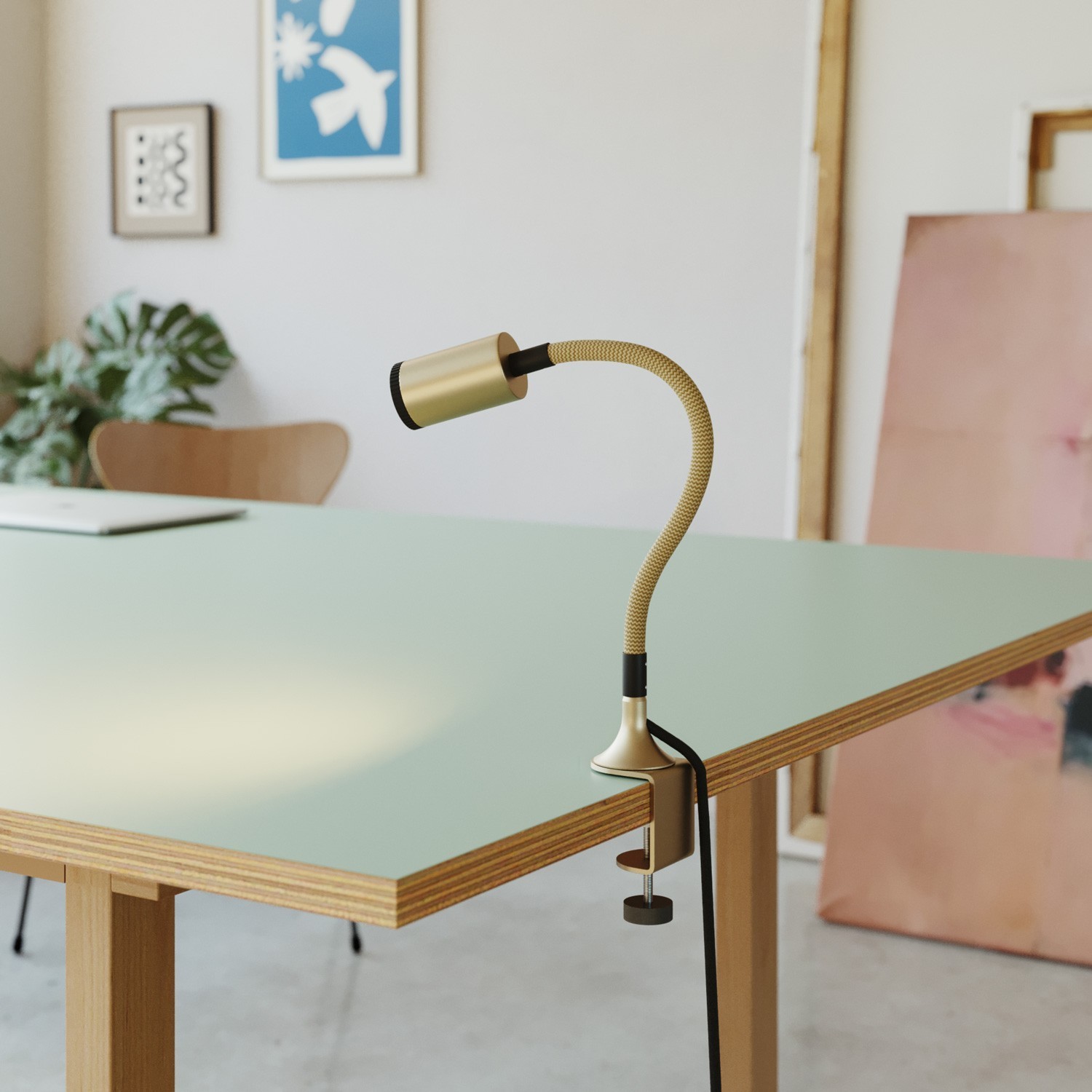 Abrazadera de mesa para lámpara