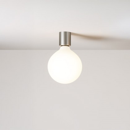Aplique de metal con bombilla globo efecto porcelana