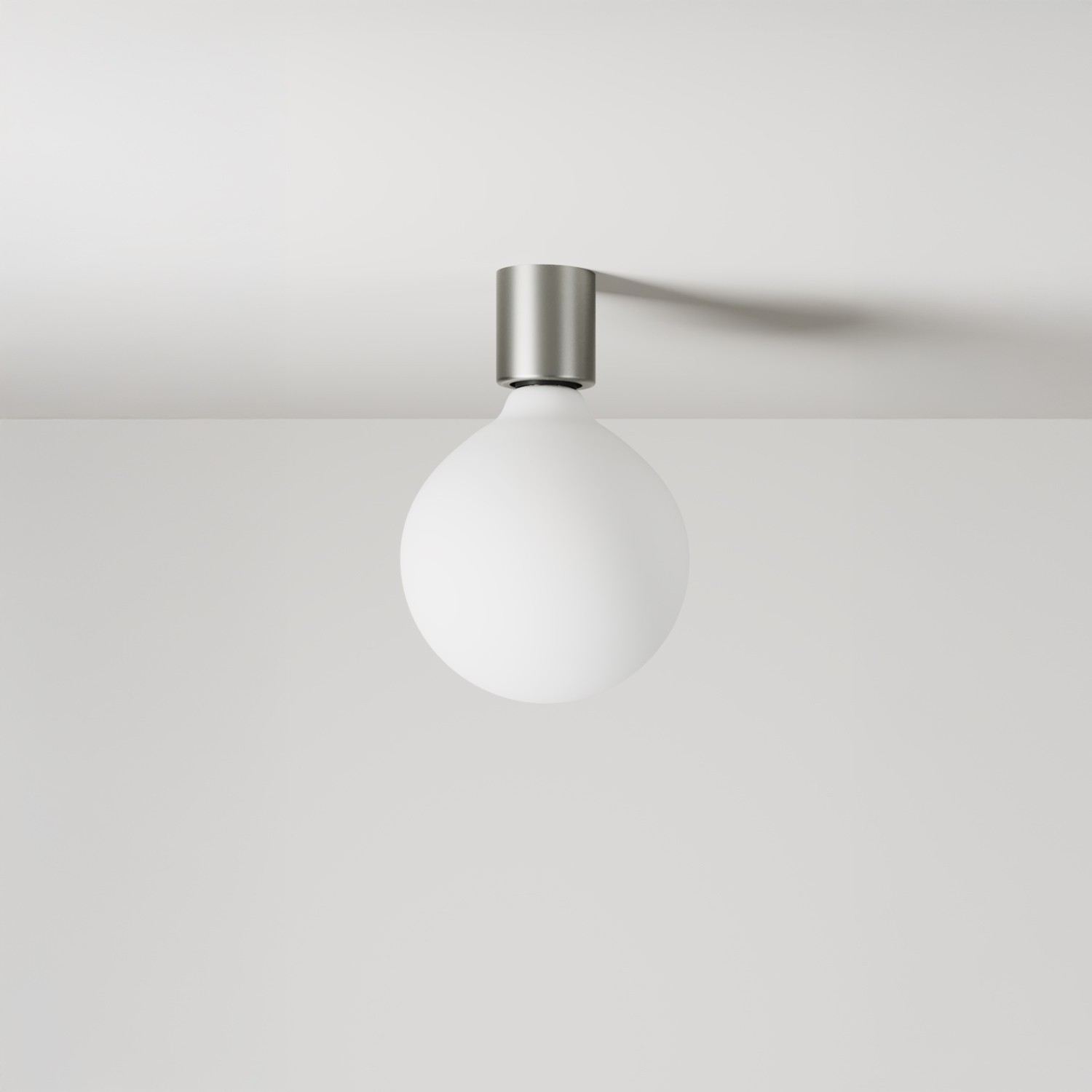Aplique de metal con bombilla globo efecto porcelana