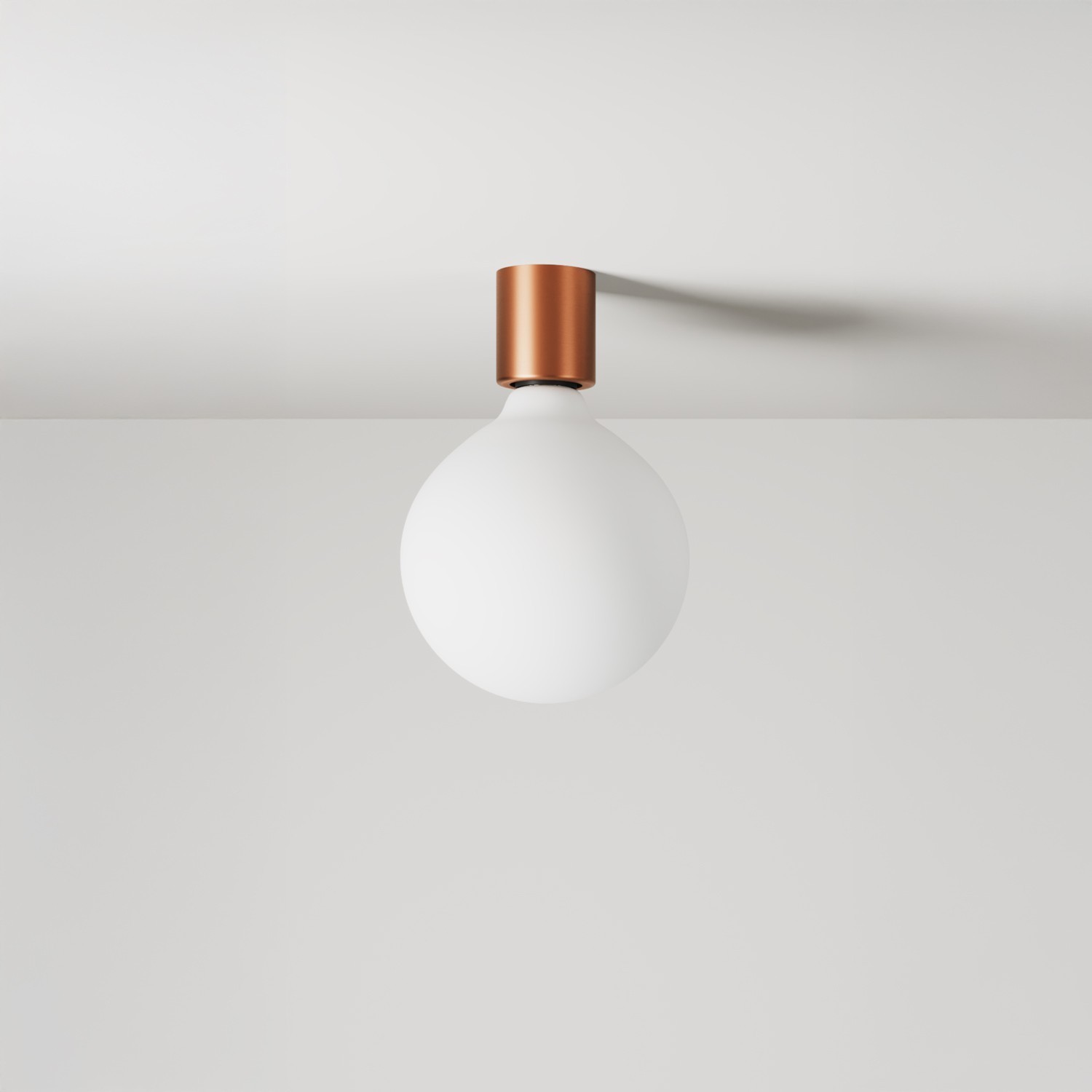 Aplique de metal con bombilla globo efecto porcelana