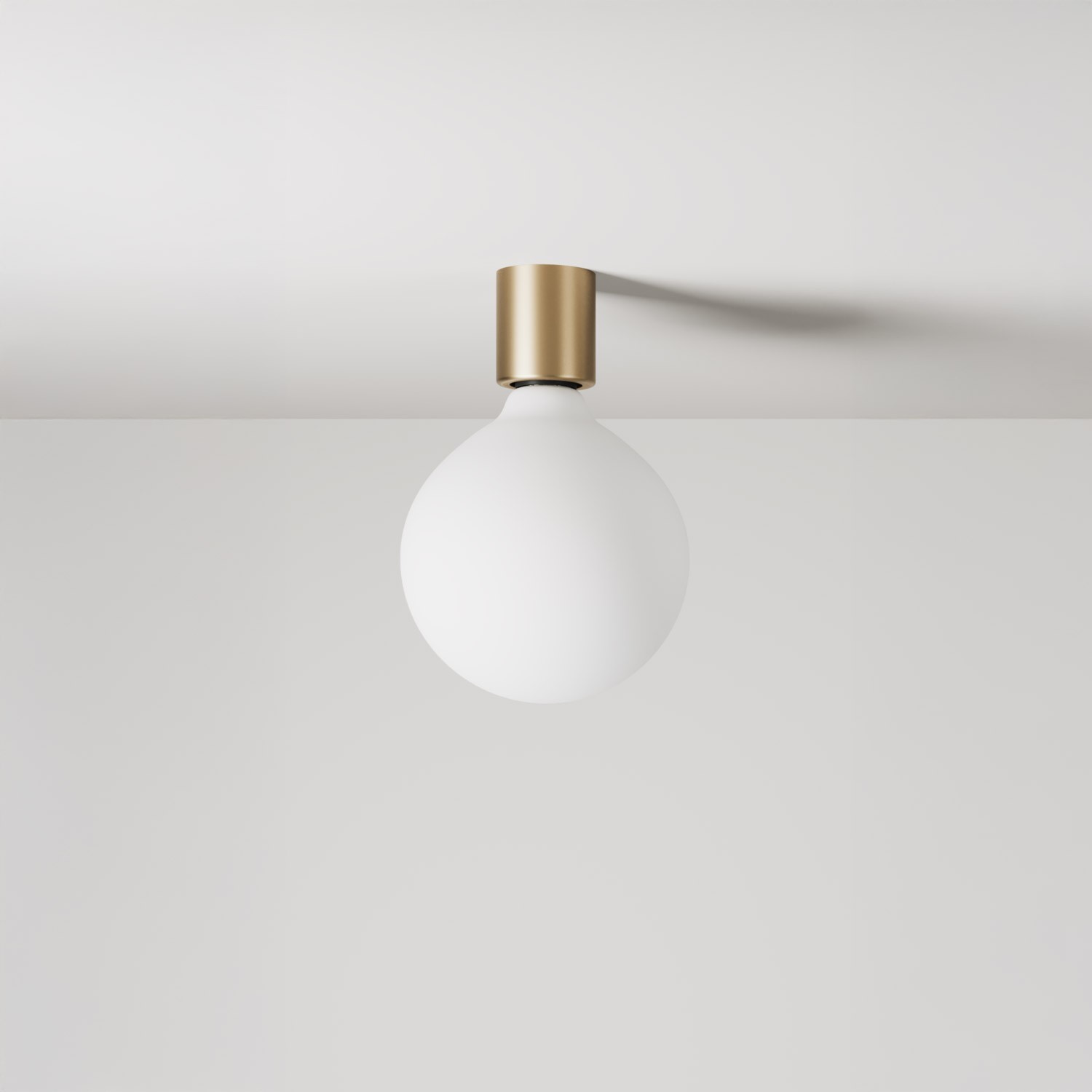 Aplique de metal con bombilla globo efecto porcelana