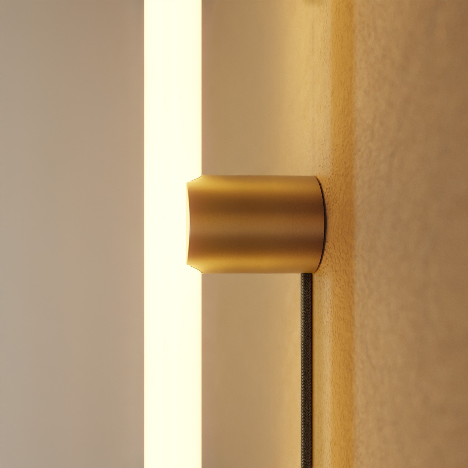 Lámpara con enchufe, acabado metálico y bombilla LED lineal S14d