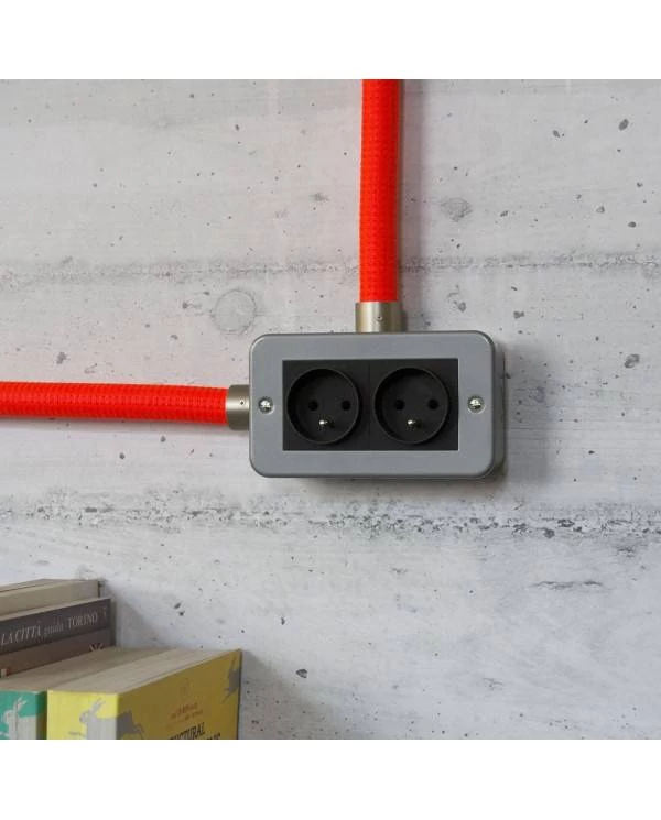 Caja de pared con doble enchufe francés en metal