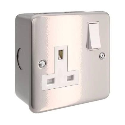 Caja de pared de metal con enchufe de encendido / apagado UK