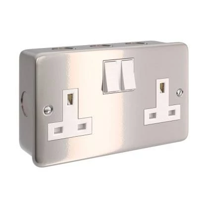 Caja de pared de metal con doble enchufe de encendido / apagado UK