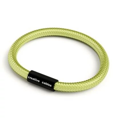Pulsera con cierre magnético negro mate y cable RM32