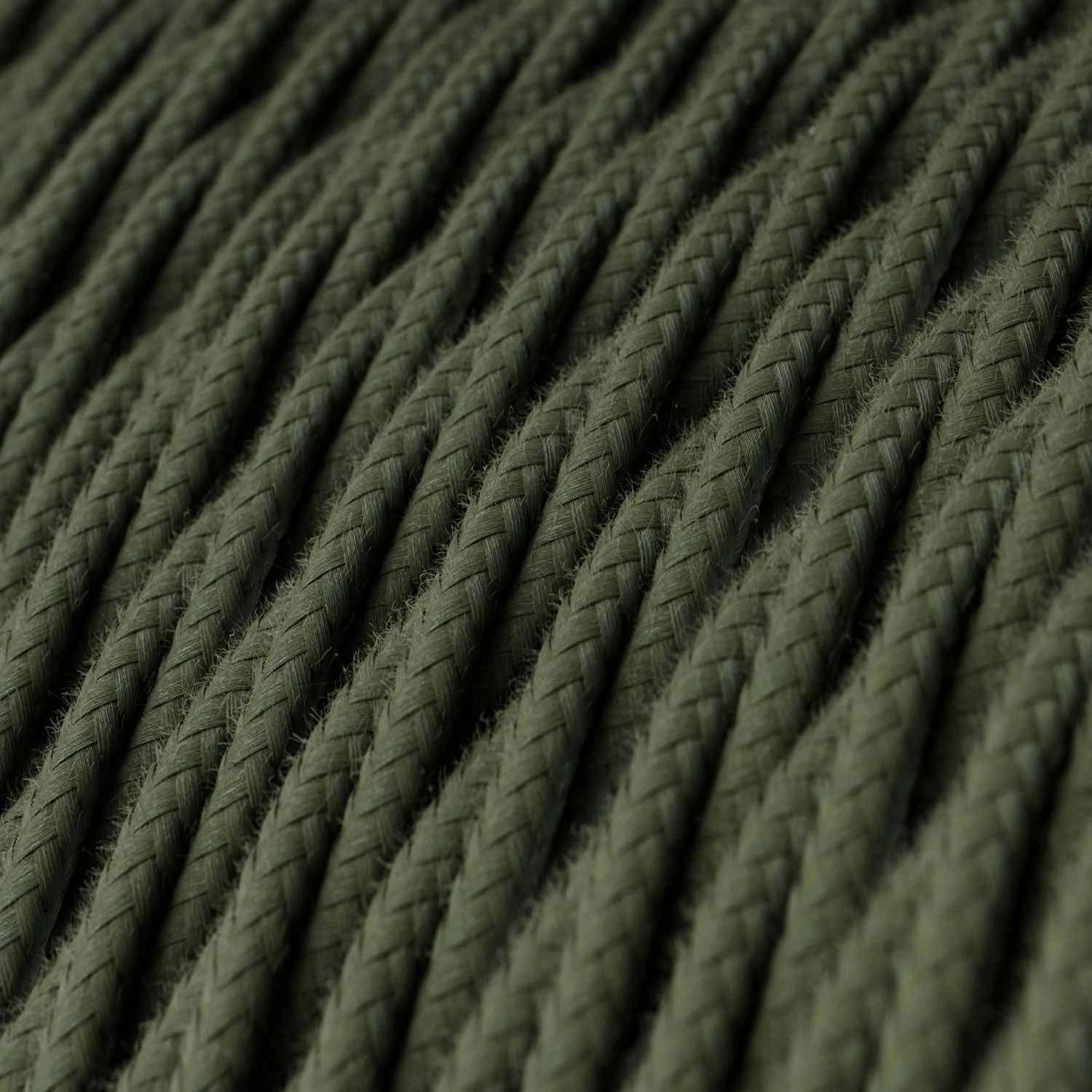 Lámpara de suspensión con cable textil trenzado y acabados de porcelana - estilo Cottage